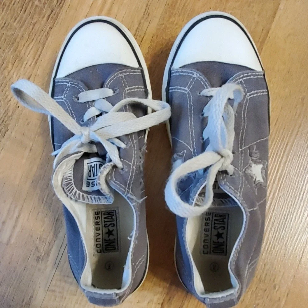 Converse Kids Grey and White Size 2 One Star‎ Sneaker Shoes